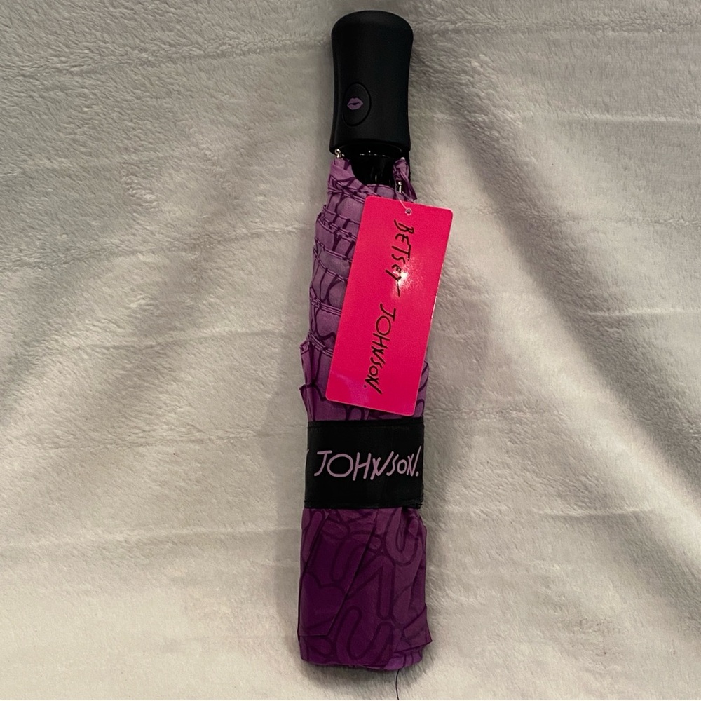 Betsey Johnson Auto-Open Umbrella 42" Coverage Ombre Purple + Black NWT